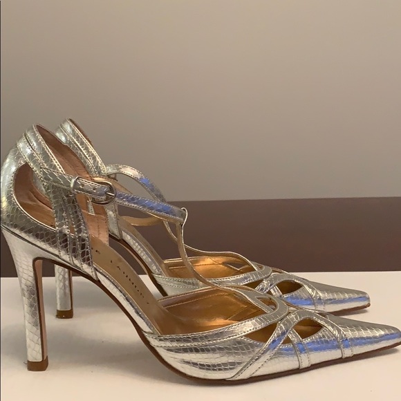 Heels by Chinese Laundry - Picture 2 of 5